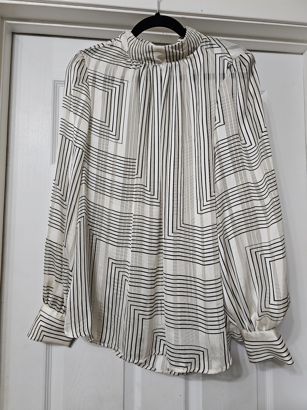 H&M Cream and Black Geometric Pleated Skirt